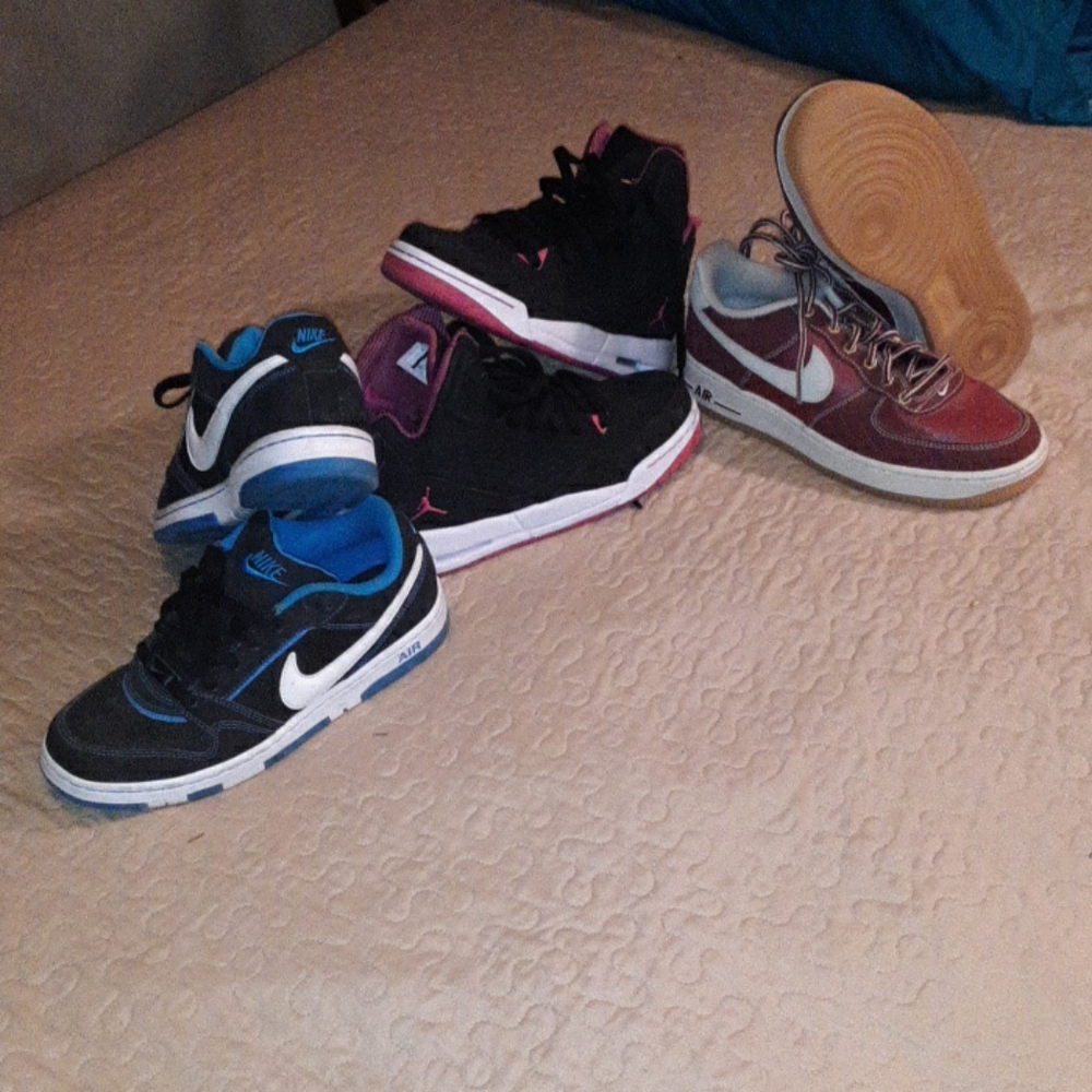 3 pairs Sneakers